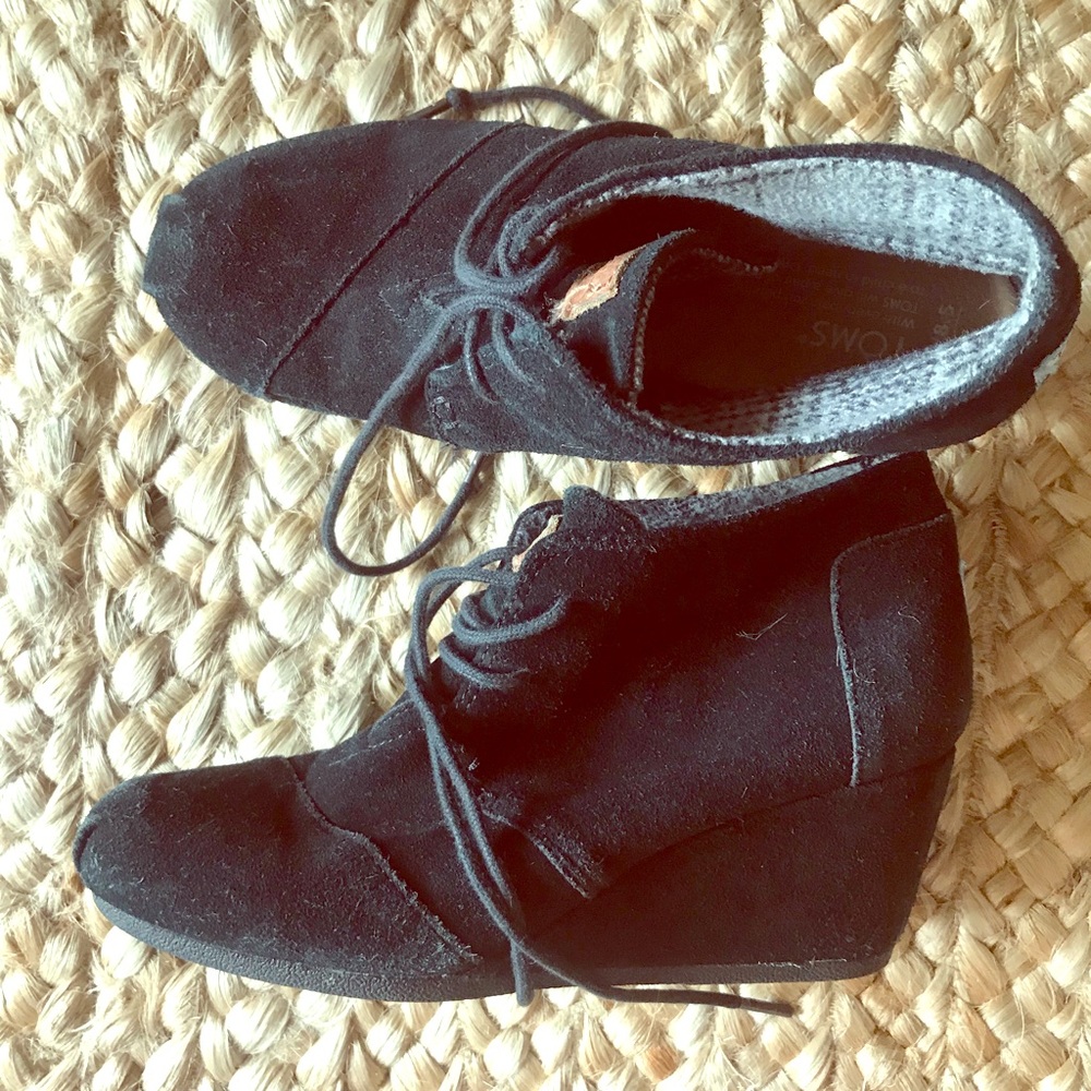 TOMS Black Suede Desert Wedge